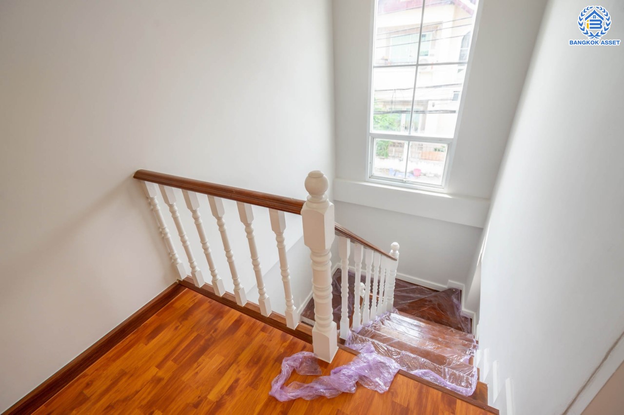 บ้านมือสองตกแต่งใหม่ ทำเลโซนเมือง! ม.นนทกาญจน์ นครอินทร์-พระราม5 บ้านแฝดหลังใหญ่ เนื้อที่ 44 ตร.ว. ฟังก์ชัน 3 ห้องนอน 3 ห้องน้ำ บนทำเลเชื่อมต่อทุกการเดินทาง ใกล้สะพานพระรามห้า และรถไฟฟ้า "สถานีแยกติวานนท์"